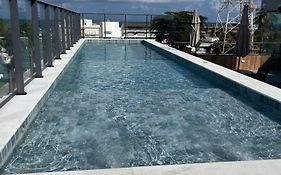 Flat com Piscina Privativa Tamandaré